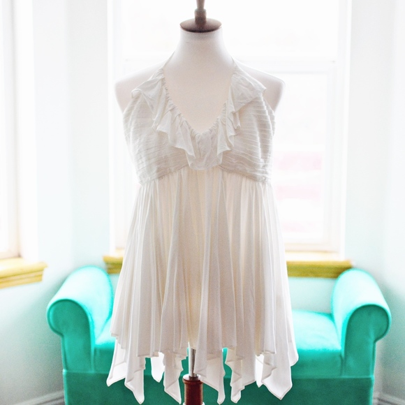 Free People Tops - FREE PEOPLE White Boho Halter Top Sz M NWT